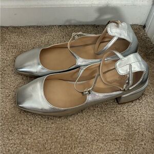 Peche Chic Silver Women's Flats with Ankle Strap Size 7.5